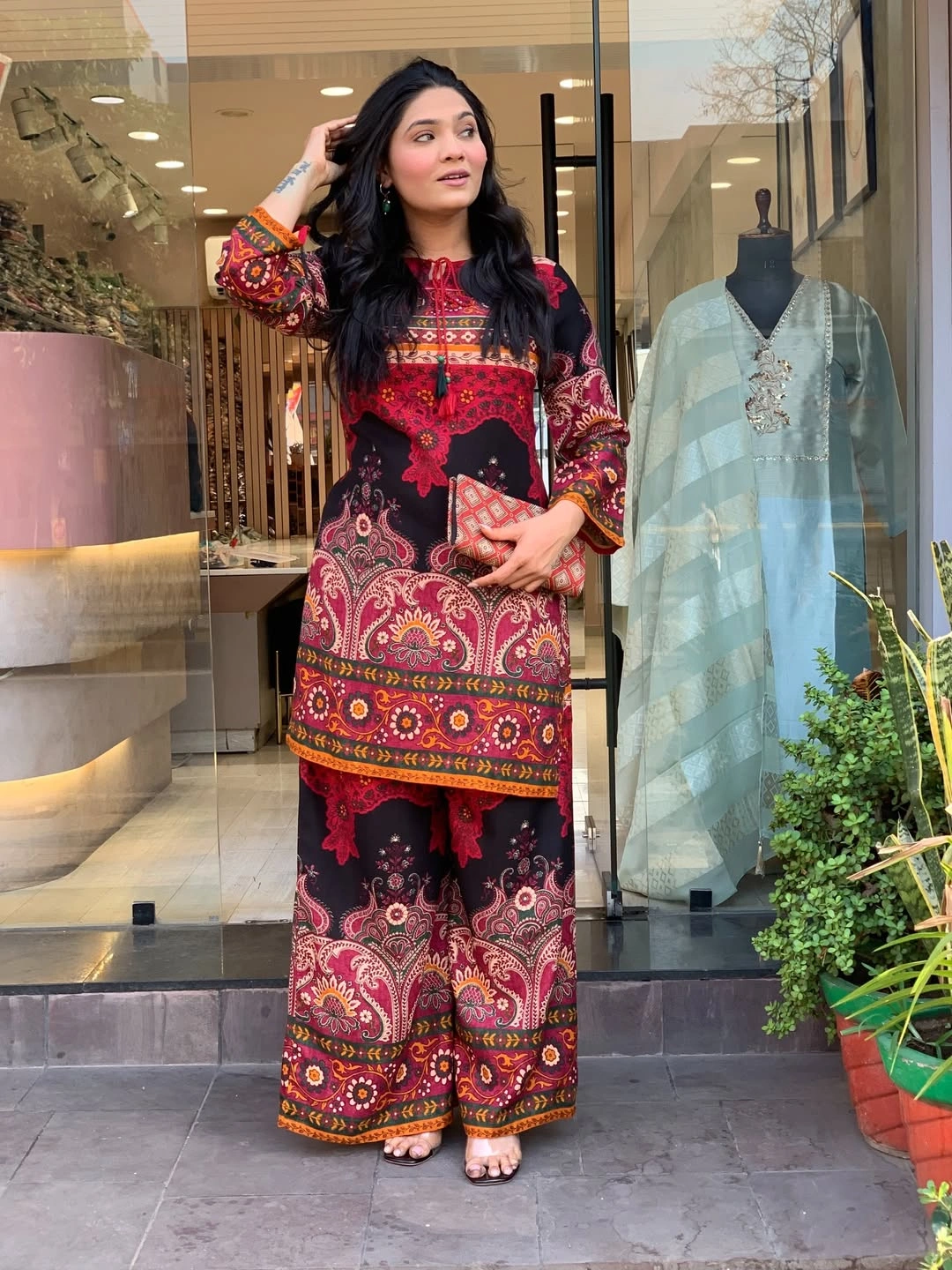 Women's Printed Ethnic Kurti with Matching Clutch